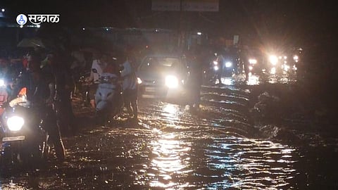 pune heavy rains water entered the houses of citizens traffic jams in pune  