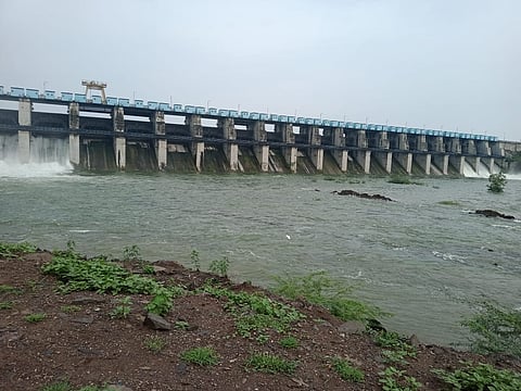 dam 