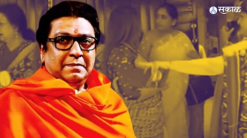 ncp Ajit Pawar wife Sunetra Pawar at MNS Raj Thackeray house shivtirth to Ganesh visarjan  