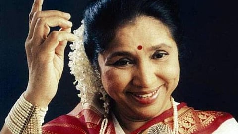 Asha Bhosle brought up her kids single mother sing to earn mony,leave 1 month old son alone at home for work
