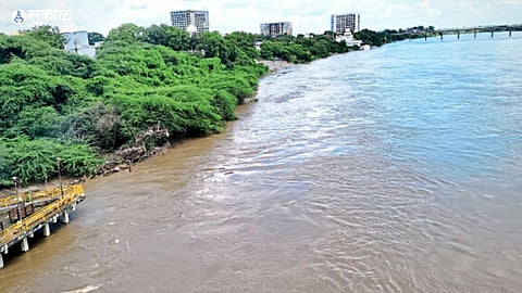 Nanded vishnupuri dam 65 thousand cusecs water 