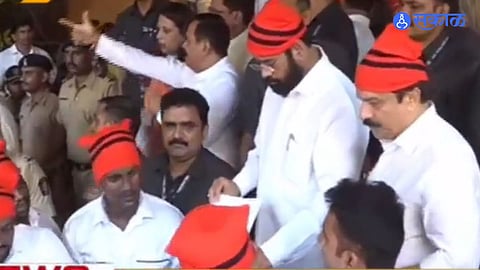 Aditya Thackeray Hundreds of Shiv Sainiks from Worli joined the Shinde group 