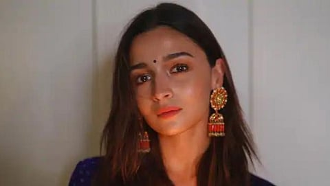 Alia Bhatt sharing latest picture, said celebrating diwali on bed