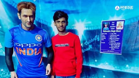 MS Dhoni Statue