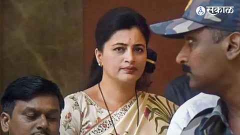 Mumbai court orders immediate execution of non-bailable warrants against Navneet Rana