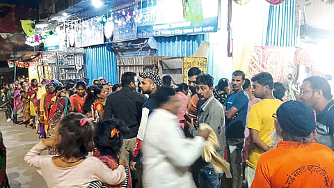 merchant Qutbuddin Sheikh distributing free sugar to the poor in the city without any publicity