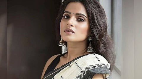 actress priya bapat participate in bus bai bus  