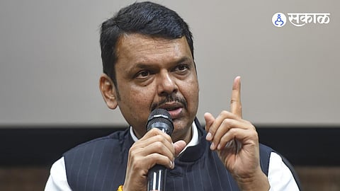 Devendra Fadnavis : शिमग्यावर प्रतिक्रिया देत नसतात; फडणवीसांची उद्धव ठाकरेंवर बोचरी टीका
