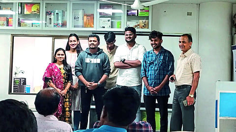 Abhijit Gaikwad, Sachin Rathod, Anirudh Patil, Akshay Ashok, Leena Chaudhary, Ananya Shinde etc. while performing art on the 'Sakal' stage on Wednesday.