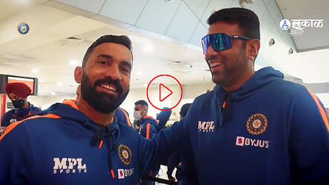 Dinesh Karthik Thanking R Ashwin 
