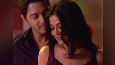 majhi tujhi reshimgath zee marathi serial prarthana behere shreyas talpade romatic scene goes viral prarthana's husband comment on this video 
