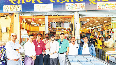 Sanjay Darade and staff taking action against shopkeepers who use plastic at panchavati