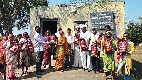 Anandacha Shidha distribution at Tarukhedle