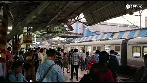 123 railway stations will redeveloped Including 28 stations in Mumbai