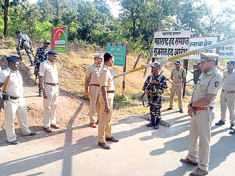 Pimpalner: Superintendent of Police Sanjay Barkund inspecting the security on the Maharashtra-Gujarat border