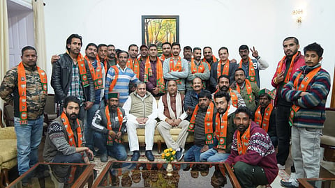 Election: हिमाचल प्रदेशमध्ये काँग्रेसला मोठा झटका, 26 नेत्यांचा भाजपमध्ये प्रवेश