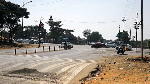 Hampers thrown on the road after Chili Chauphuli cleared encroachment.