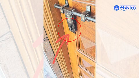 Thieves broke the door frame of Kailas Sangle's new bungalow on the roadside at Dodi Khurd on Dapur Street.