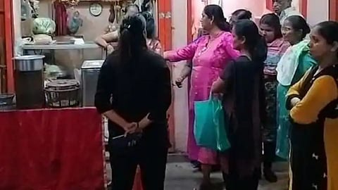 Shivsena: ठाकरे गटाच्या आजी-माजी महिला शाखा प्रमुखांमध्ये तुफान राडा 