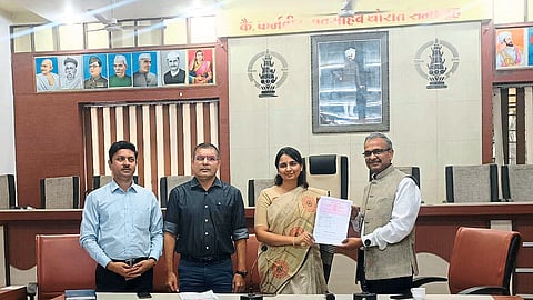 Nashik: Regarding the use of 'Vinoba' app in Zilla Parishad school, G.P. And Chief Executive Officer Ashima Mittal during the MoU at Open Links Foundation on Thursday
