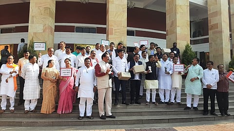 सरकारचा निषेध 