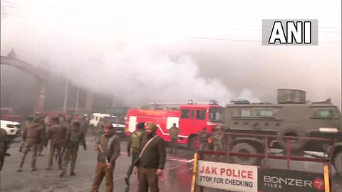 Jammu Kashmir : जम्मू काश्मीरमध्ये सैन्याची दहशतवाद्यांशी चकमक; तीन दहशतवाद्यांना कंठस्नान 