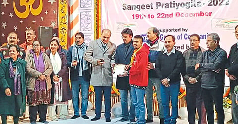 Dignitaries felicitating Kundan Thakur who won the top vocal performance at Shri Baba Harivallabh Sangeet Sammelan.