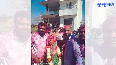 Bhausaheb Harle, Pradeep Muthal, Ravindra Muthal, Ganesh Muthal while felicitating Shewantabai Muthal Aji, who was directly elected as Sarpanch.
