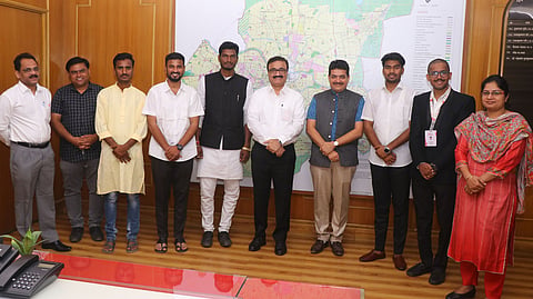 Commissioner Dr. who was present during the visit to the municipality during the district tour. Chandrakant Pulkundwar
