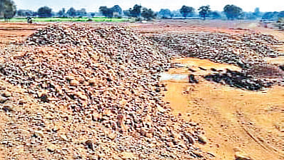 Varangaon: Minor minerals stolen from private plots