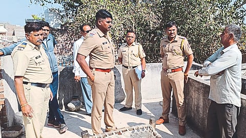 Rail (Dharangaon): Police Inspector Rahul Khatal etc. while taking information at the spot