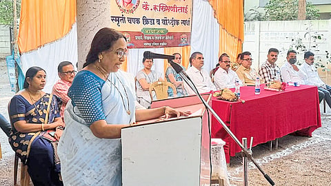 Gayatri Bhadane while guiding. Neighbor Dr. S. J. Shaikh, Prof. Shyam Pawar etc.