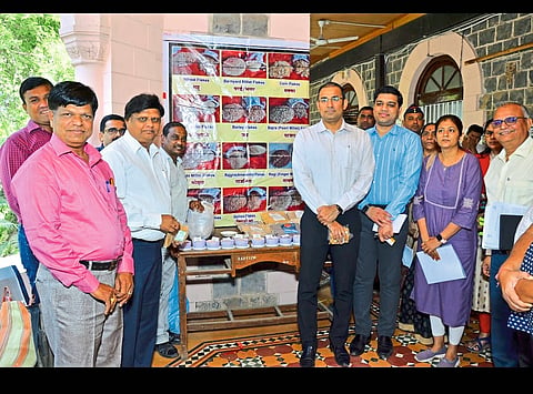 Jalgaon: Collector Aman Mittal, Dr. Pankaj Asia, Commissioner Devidas Pawar, Sambhaji Thakur, Anil Bhokare etc.