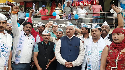 दिल्लीत 'आप' पुन्हा ठरलं बाप! पुण्यात रॅली काढत कार्यकर्त्यांचा जल्लोष
