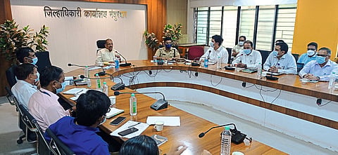 Nandurbar: Guardian Minister Dr. Vijayakumar Village. Officials from various departments nearby