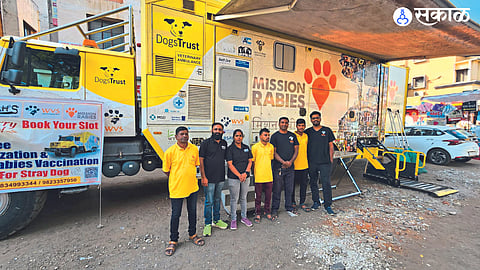 Along with the well-equipped truck used for Mission Rabies, Dr. Sumit, Gaurav Kshatriya, Vrishali Kshatriya, Sunny Choko, Ashpak Karol, Vijay Das and Chandu Das. 