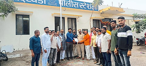 Shindkheda: During the medical examination of hunger strikers Shanabhau Sonawane and Raosaheb Ishi, medical officer Dr. Vinay Pawar