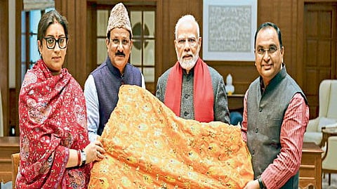 Shekhar Gupta writes about Muslim society again in political flow
