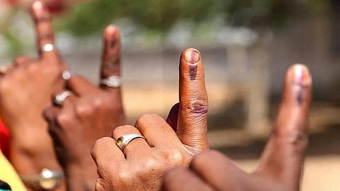 Voter's Day : इथे मतदानाने मिळतं नागरिकत्व आणि दगडांनी केलं जात असे मतदान 