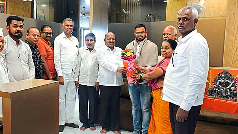 Kalwan Mayor Kautik Pagar, Govardhan Bairagi and dignitaries while felicitating Mayur Bairagi.
