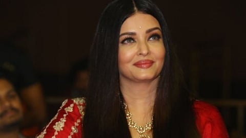Aishwarya Rai Bachchan:  ऐश्वर्या रायने थकवला २२ हजारांचा टॅक्स, मिळाली नोटीस