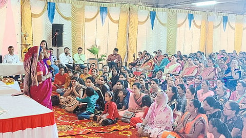 Amalner: Padmashri Rahibai Popere speaking at women's meeting.