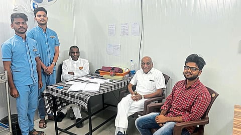 During the inspection of the OPD service center at the railway station, Dr. Ulhas Patil, Subhash Patil etc.