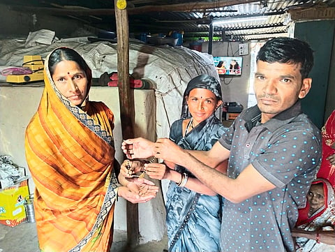 Dhule News : भुराबाई ठेलारींनी तोळाभर सोनपोत केली परत; संस्कारांचे मोल 