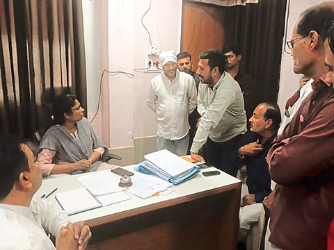 Construction Case : प्रशासनासमोर व्यापाऱ्यांनी वाचला समस्यांच्या पाढा!
