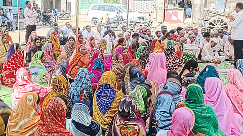 Mahila Gram Sabha was held at Holi Chowk 