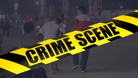 Crime : दुकानातील कामगार मुलीवर लग्नासाठी दबाव; नकार देताच वयस्क व्यक्तीने केलं अस काही की...