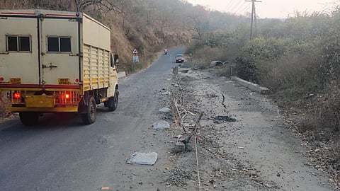 Public works department neglect of dangerous bridge on Pune-Panshet road