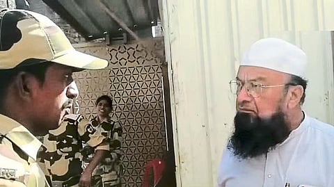 MLA Maulana Mufti Ismail asking him to answer after being stopped by a security guard at the municipal entrance