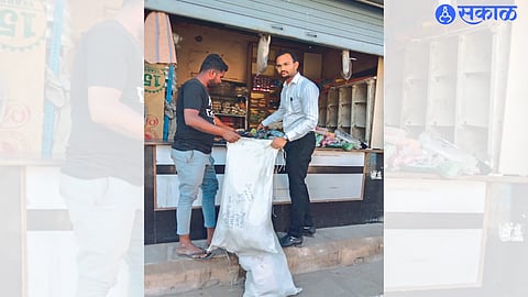 Municipal sanitation inspector Sagar Zawre during the plastic confiscation campaign.